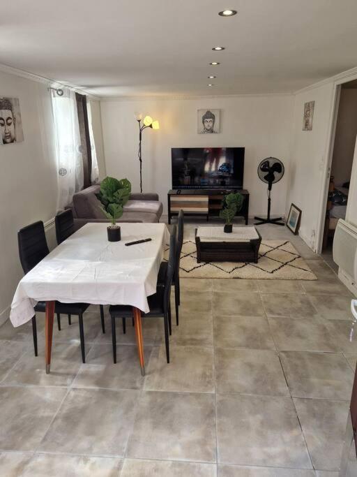 Appartement En Residence Gagny Exterior photo