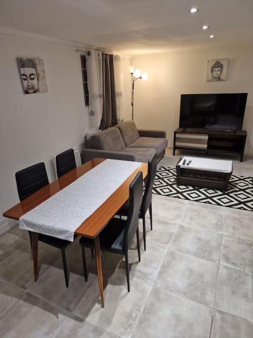 Appartement En Residence Gagny Exterior photo